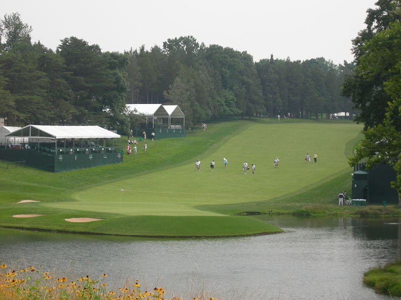 800px-Congressional18thHole