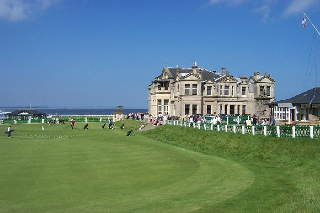 18th_Green_and_Clubhouse